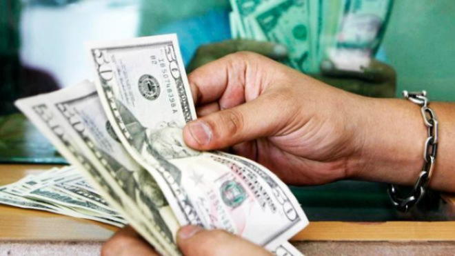 Precio del dÃ³lar baja frente al sol este 25 de octubre